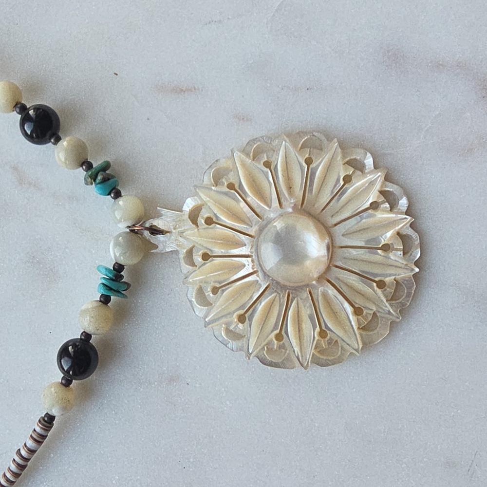 Vintage Mother Of Pearl Flower Pendant Necklace